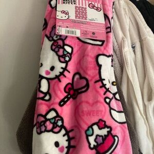 Viral Hello Kitty blanket